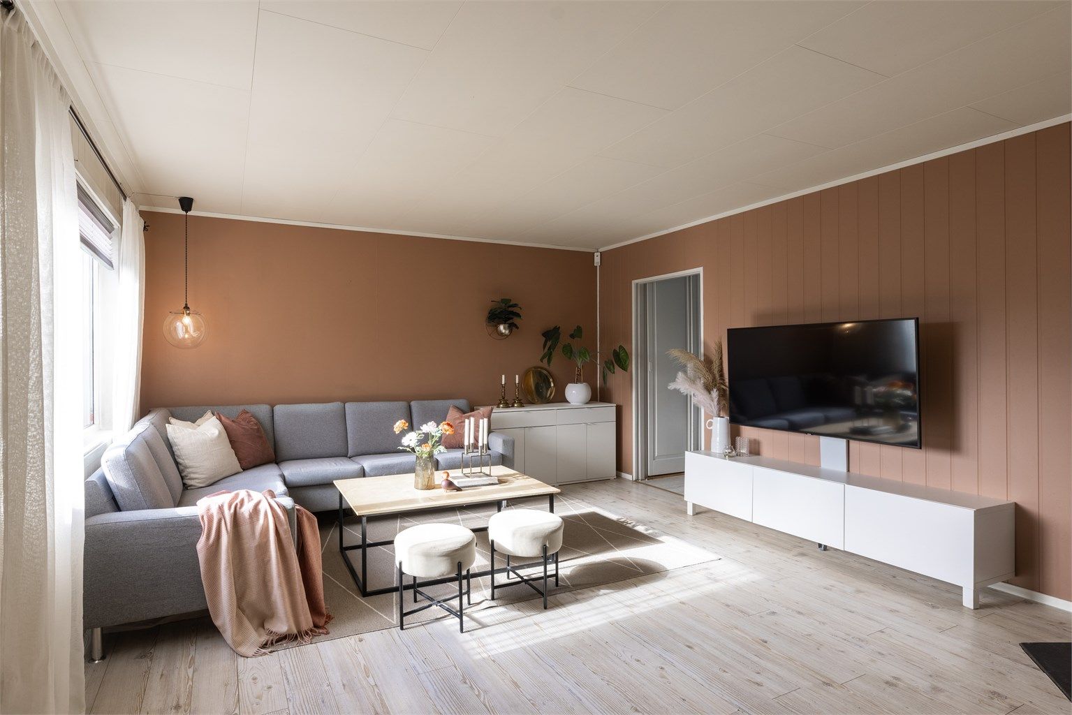 Stue med moderne fargevalg. 