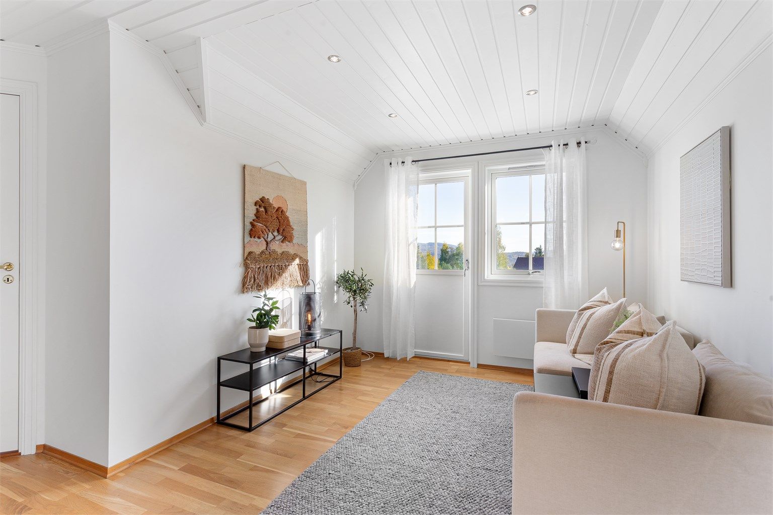 Utgang fra loftstue til balkong