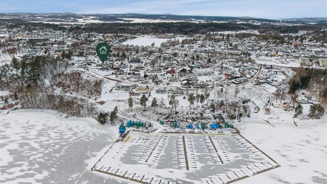 Nærområdet byr på flotte turmuligheter, både til fots og med sykkel, med flere turstier og lysløyper i umiddelbar nærhet.