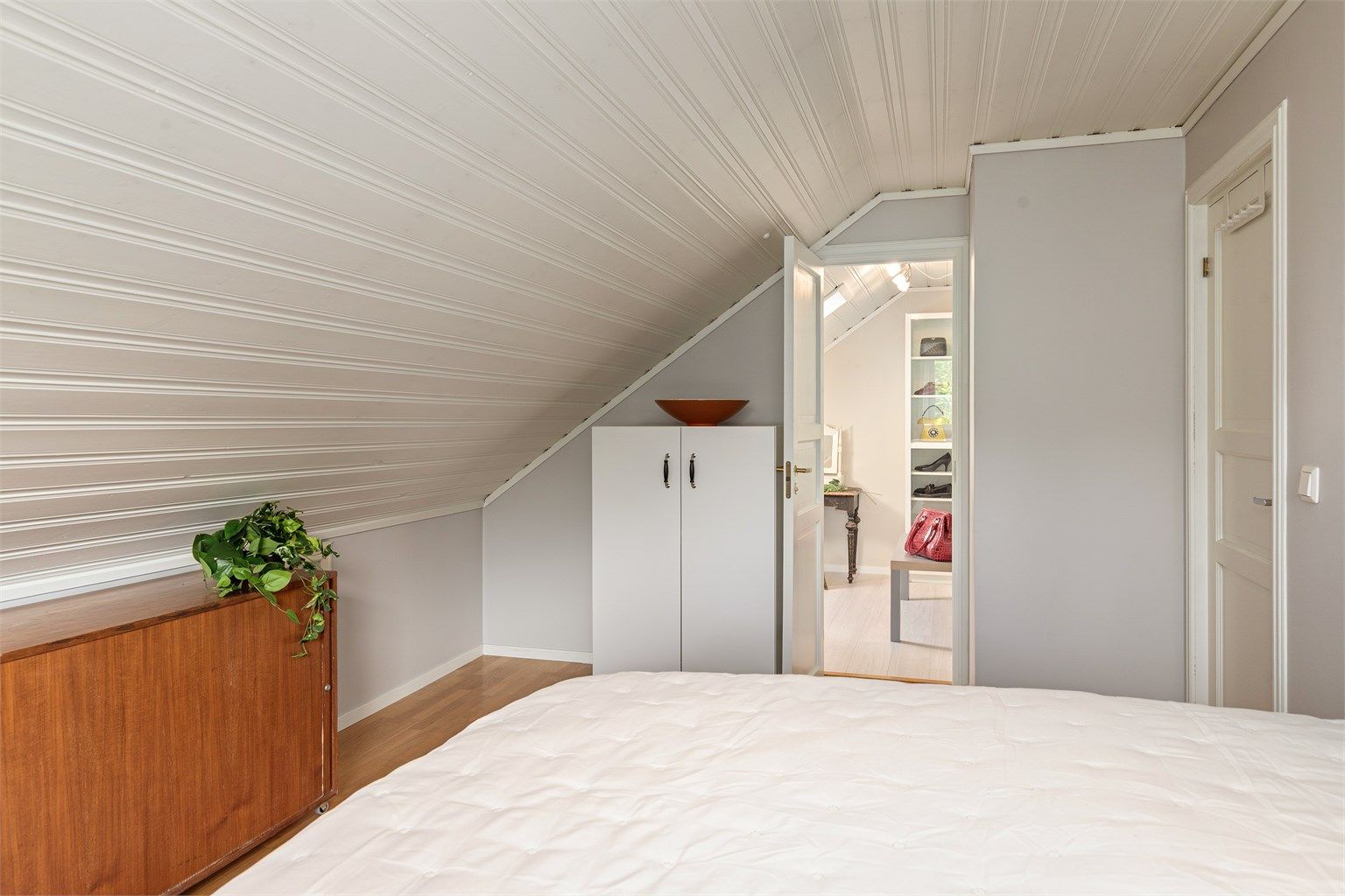 Walk-in closet tilknyttet soverommet