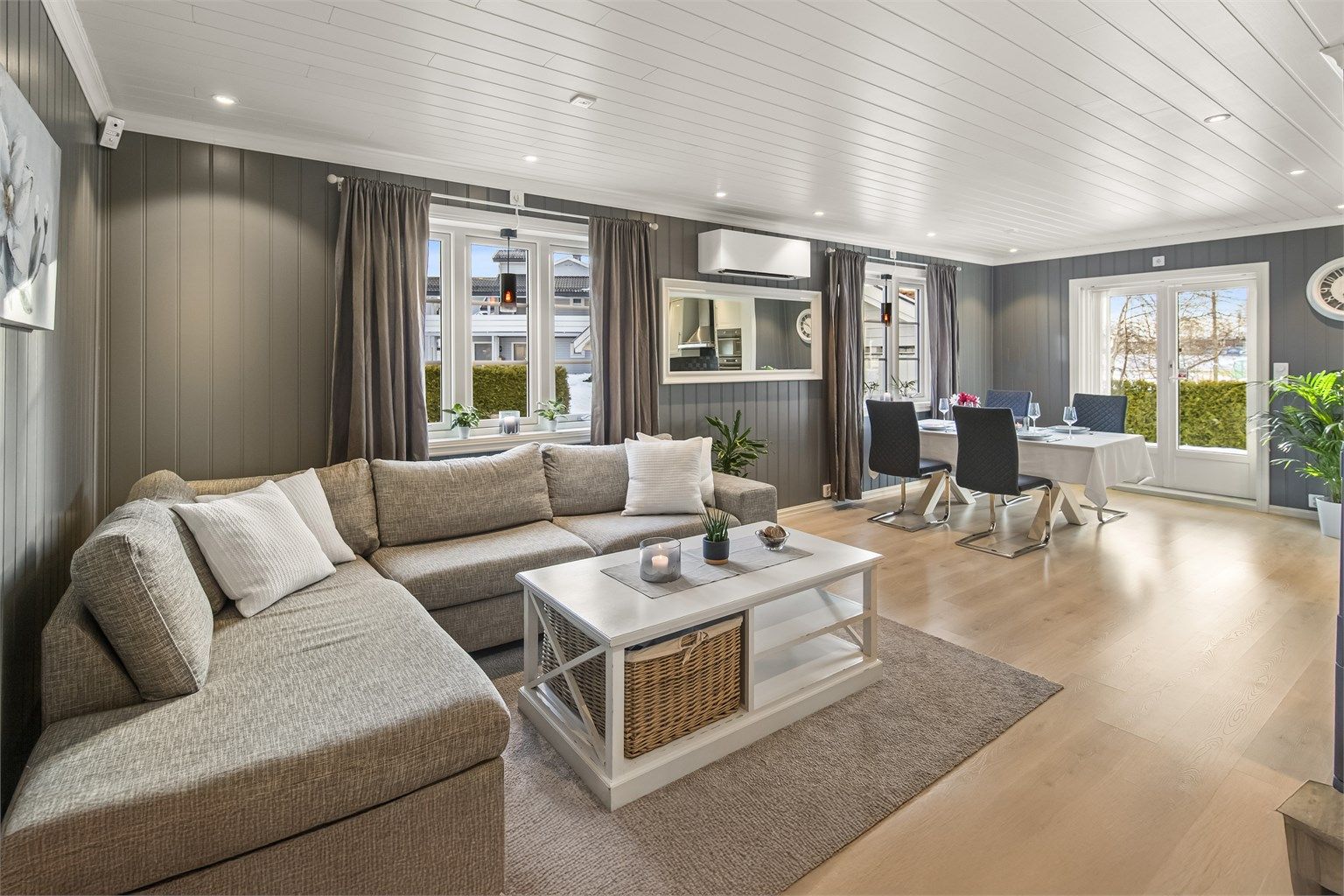 Nyere varmepumpe og vedovn for oppvarming