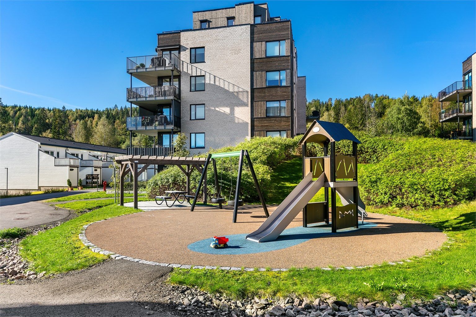 Trygge lekeplasser som samler nabolaget og gir barna gode uteområder.