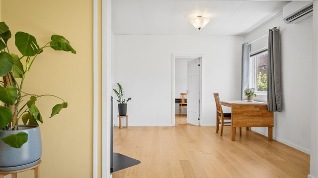 I spisestuen er det god plass til spisebord.