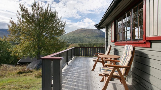 God plass til utemøbler og sittegrupper på terrassen.