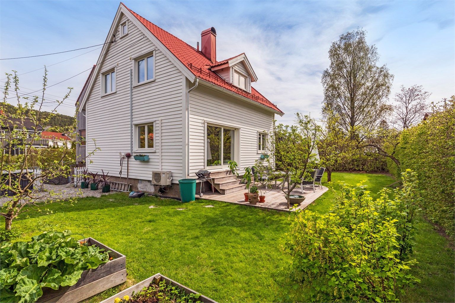 Velkommen til Siriusveien 20D, en nydelig beliggende familiebolig med koselig hage