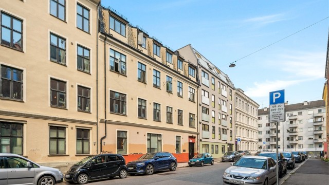 Fasade mot gaten. Beliggende i blindgate