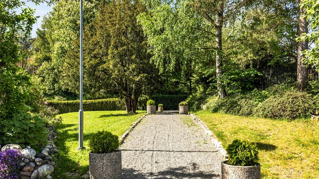 Rett utenfor døren åpner marka seg med et variert tilbud av turstier, sykkelruter og preparerte løyper.