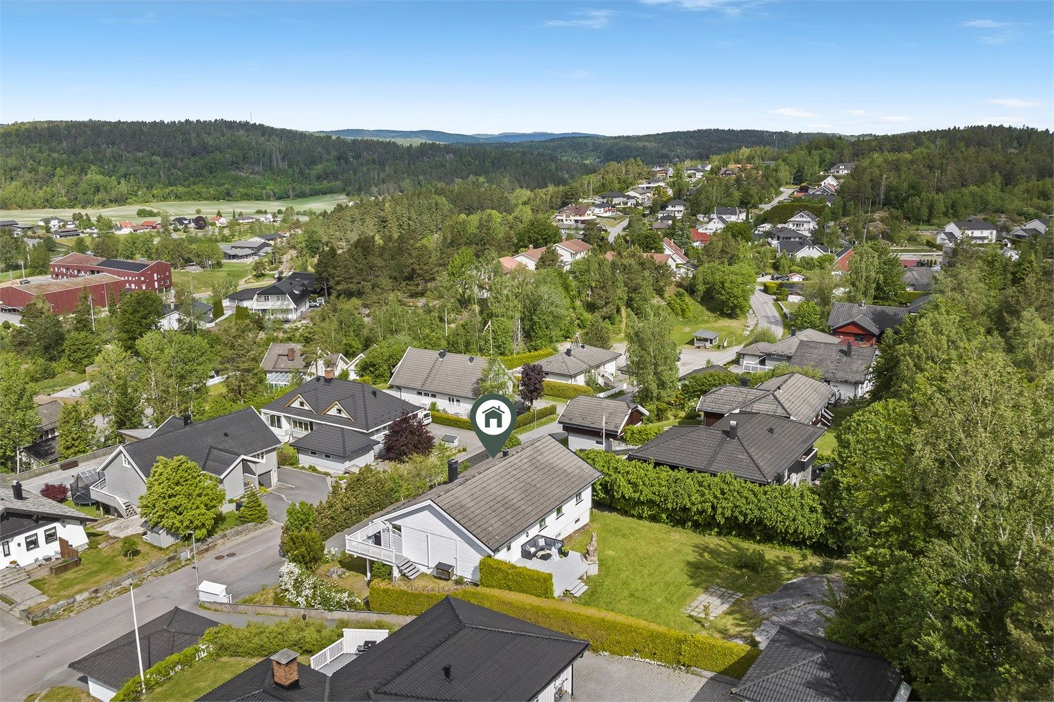 Enebolig med høy og fri beliggenhet