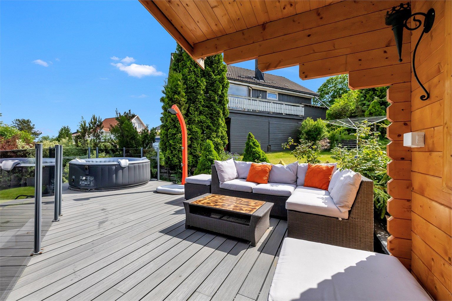 Uteplassen til annekset