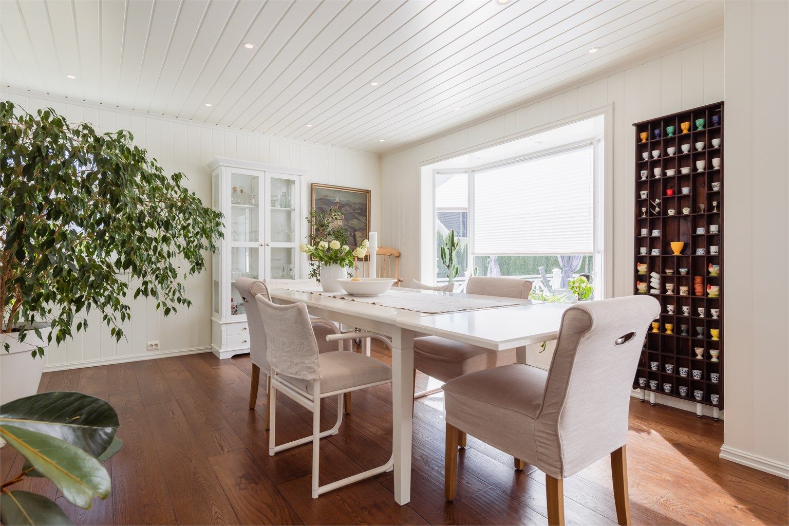 Meget trivelig og lys spisestue. 