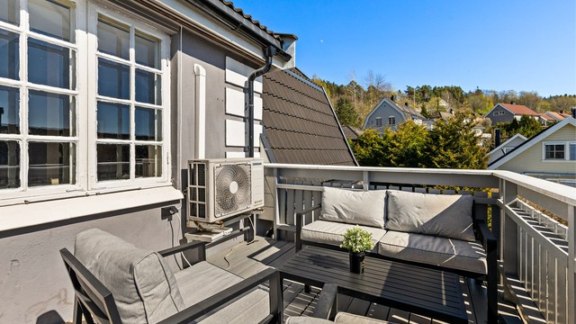 Her har du god plass til utemøbler og grill.