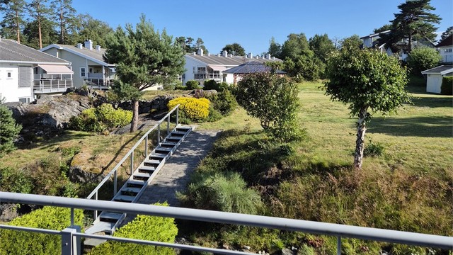 Fellesarealene sommerstid - frodig og velholdt. (privat bilde)