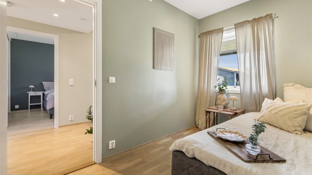 Det andre soverommet egner seg godt som barnerom, gjesterom eller kontor.