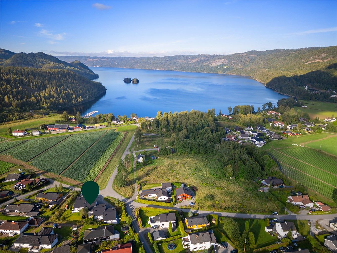 Eiendommen har en fin og sentral beliggenhet i Sylling