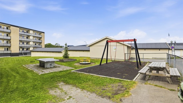 Området er barnevennlig med lekeplass i nærheten
