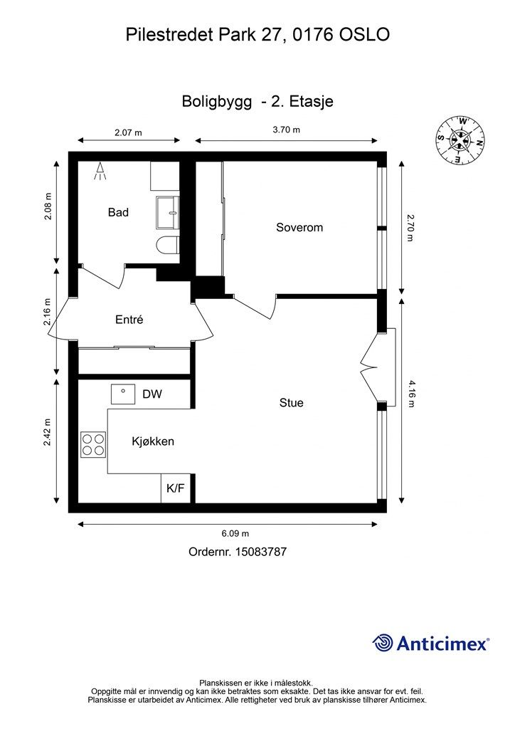 Leiligheten har en arealeffektiv planløsning på 42 m² med adskilt soverom og fransk balkong. 