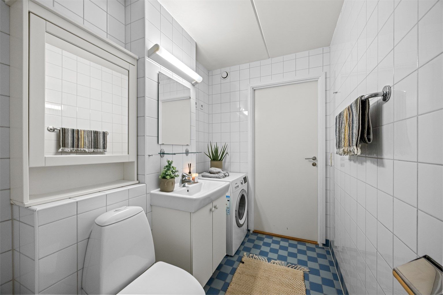 Badet har også opplegg til vaskemaskin.