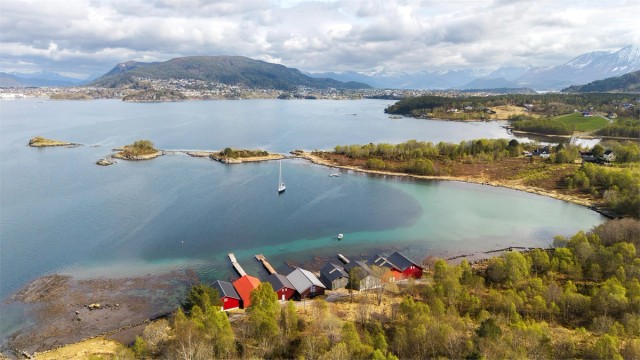 Her ligger alt til rette for å nyte sjøen og den flotte naturen i området.