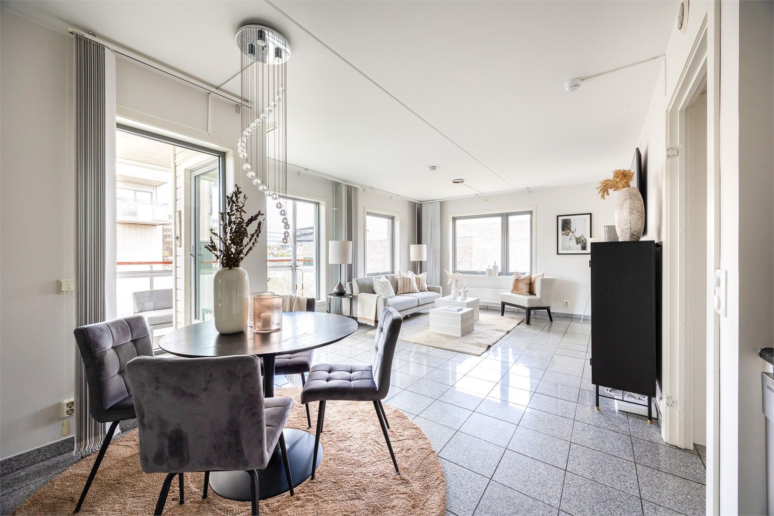 Velkommen til Grenseveien 56! Presentert av Sara Marie Zacharaissen Østbye v/ Krogsveen Eiendomsmegling.