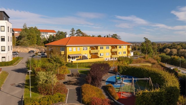 Velkommen til Åsebråten Borettslag - for deg over 55 år. Leiligheten presenteres av Karl Robert Hansen i Krogsveen. Fotograf; Kristoffer Kristiansen.