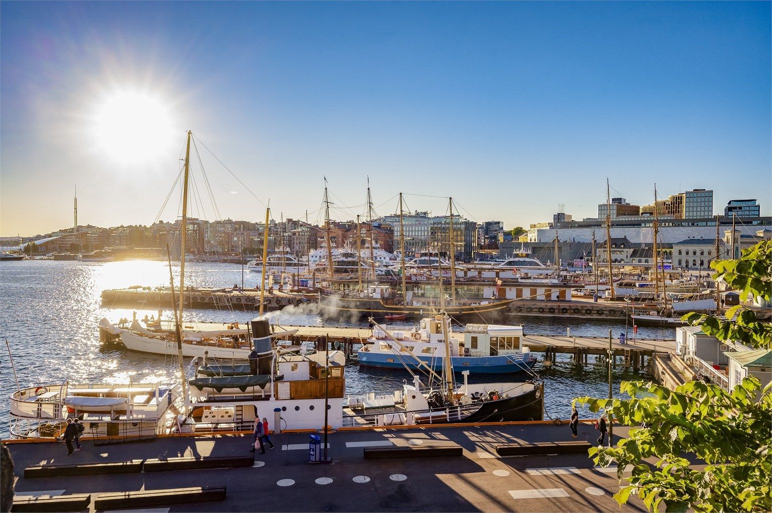 Her er det kort vei til alle tenkelige servicetilbud og offentlig kommunikasjon. Kort gangavstand til båtforbindelsene på Aker Brygge/Rådhusplassen.