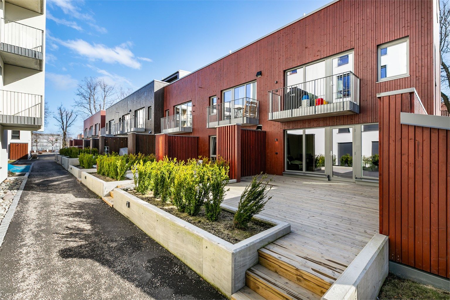 Egen terrasse på godt over 30 kvm. er en stor kvalitet få andre sentrumsleiligheter av tilsvarende størrelse kan vise til.