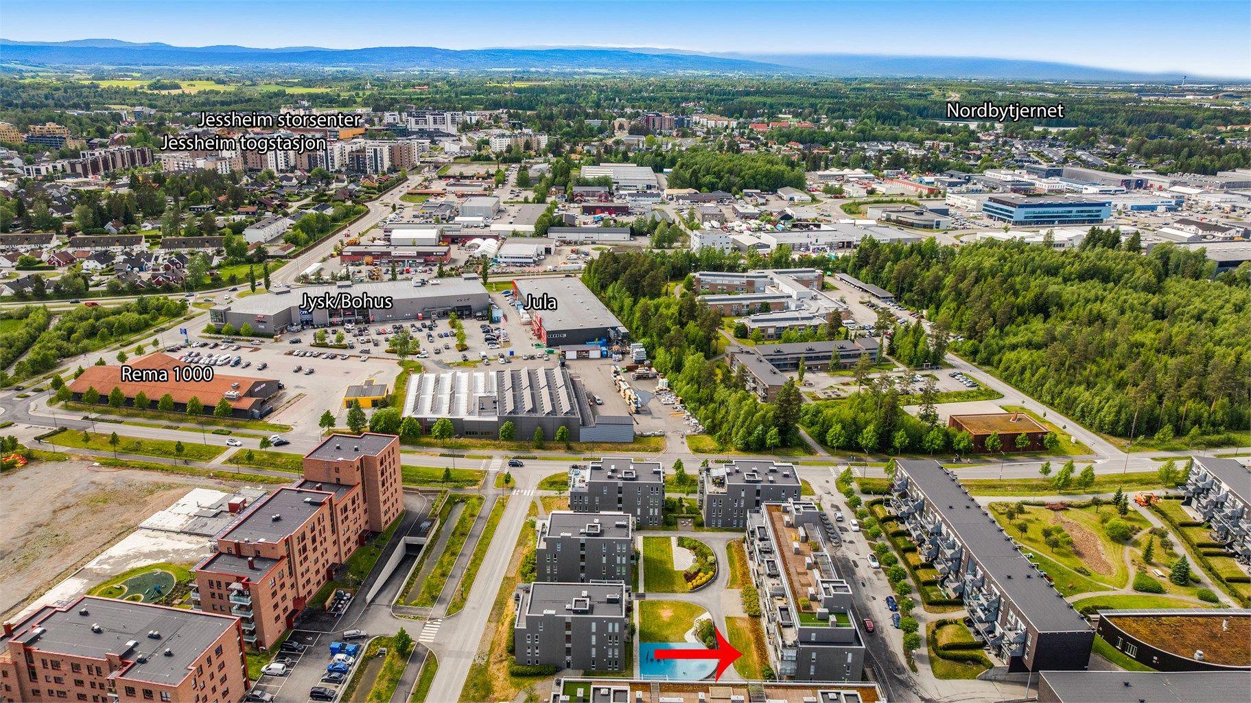 Sameiet har en rolig og tilbaketrukket beliggenhet med kort vei til sentrum. 