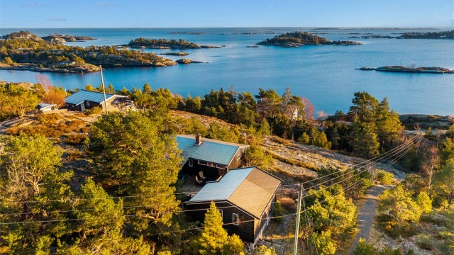 I skjærgården mellom Kragerø og Langesund ligger denne eiendommen hvor hav og himmel står som viktigste utsmykning.