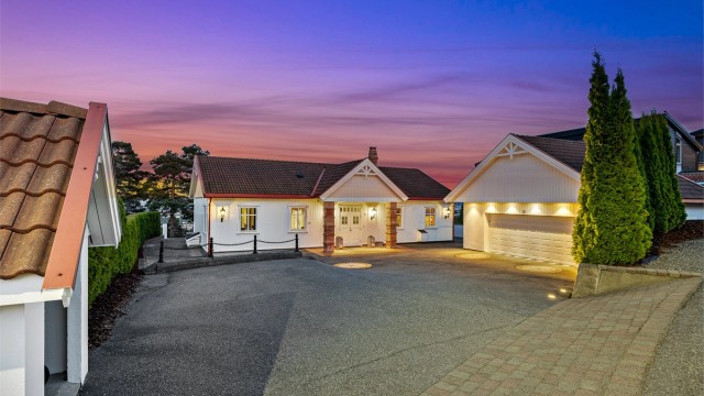 Eiendomsmegler Krogsveen v/ Silje Frankplads ønsker velkommen til Eventyrveien 14!