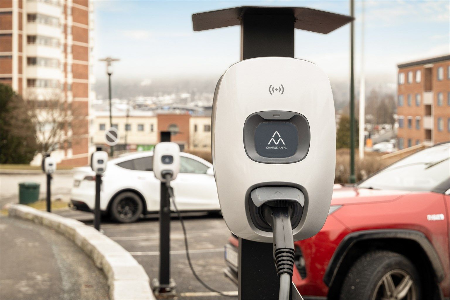 Mulighet for leie av fast utvendig parkeringsplass eller garasjeplass (etter søknad), mulighet for el-billading.