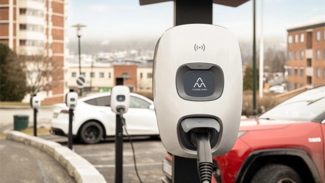 Mulighet for leie av fast utvendig parkeringsplass eller garasjeplass (etter søknad), mulighet for el-billading.