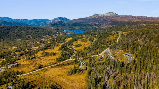 Tuddal Høyfjellshotell, kjent for sin gode mat, ligger en kort kjøretur unna.