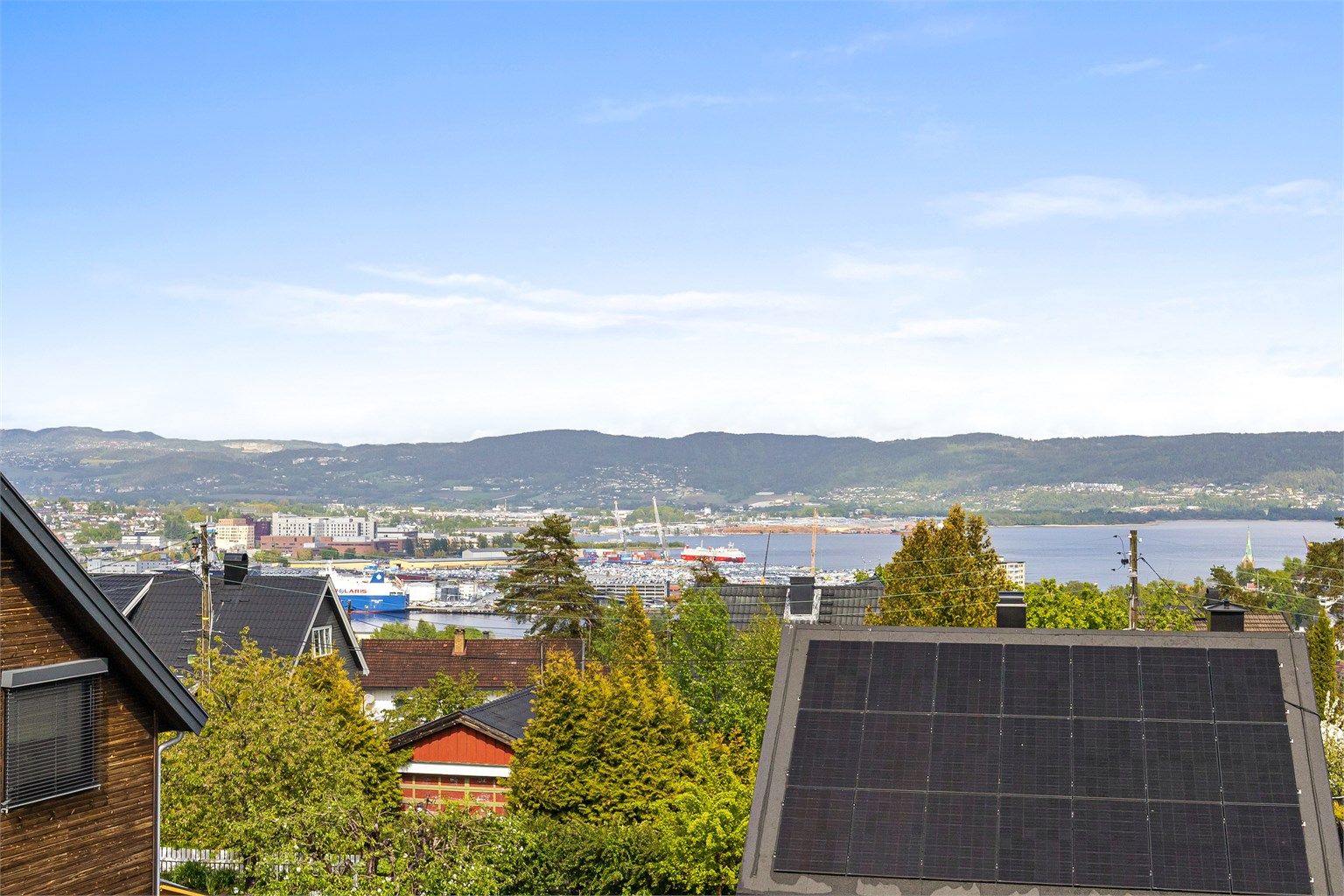 Boligen har flott utsikt utover mot Lier, Drammen sentrum og Drammensfjorden. 
Foto: Stine Prøitz Jørgensen