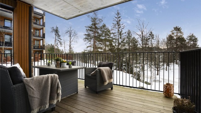 Balkongen er sydvendt og er på ca. 11 kvm.