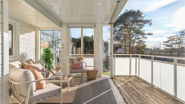 - Kunne du tenke deg å få det beste fra to verdener? Da er dette leiligheten for deg! Både innglasset balkong og utvendig terrasse -