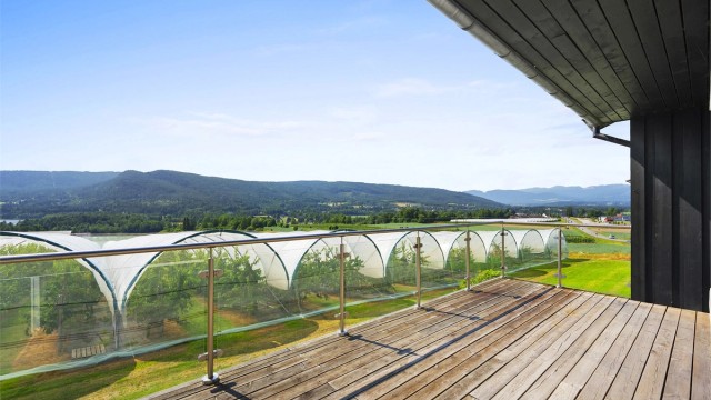 Hyggelig veranda med utsikt mot både Norsjø og Lifjell.