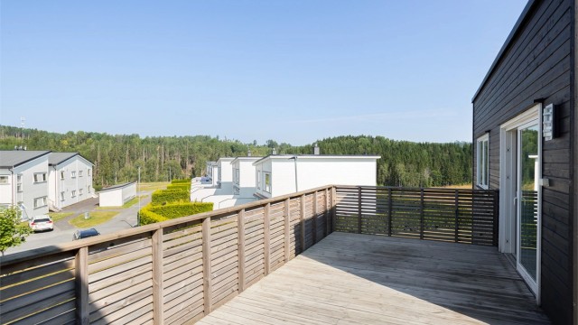 Her kan du nyte gode solforhold og utsikt over nærområdet.