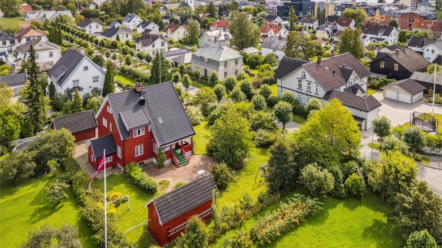 Velkommen til Folkestads gate 75. Vakker Jugendvilla med svært god beliggenhet på Sagatun.