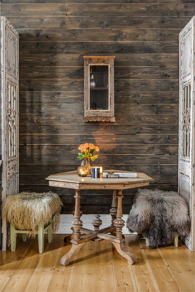 Det store oppholdsrommet i leiligheten er enkelt å innrede og møblere med ulike soner.