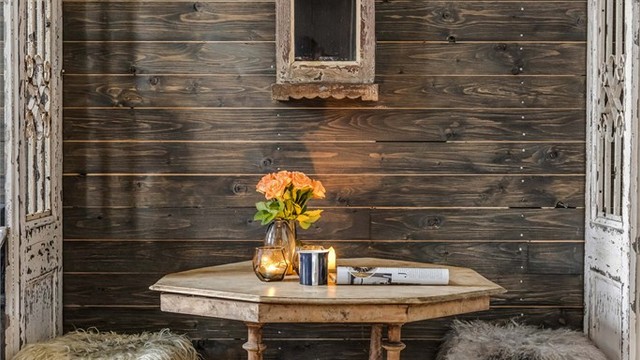 Det store oppholdsrommet i leiligheten er enkelt å innrede og møblere med ulike soner.