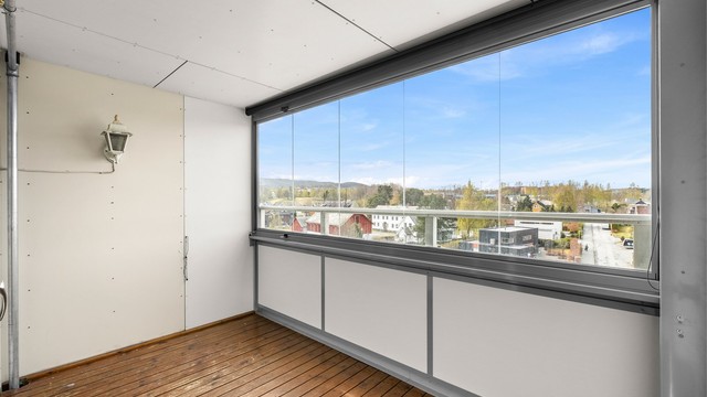 Begge balkongene har god plass til ønsket utemøblement, og vil oppleves som en fin forlengelse av oppholdsrommet.