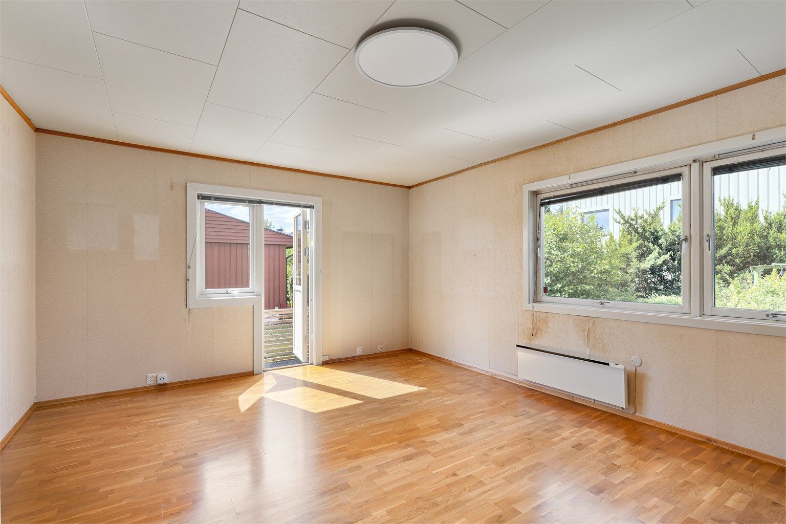 Fra stuen er det adkomst til terrassen