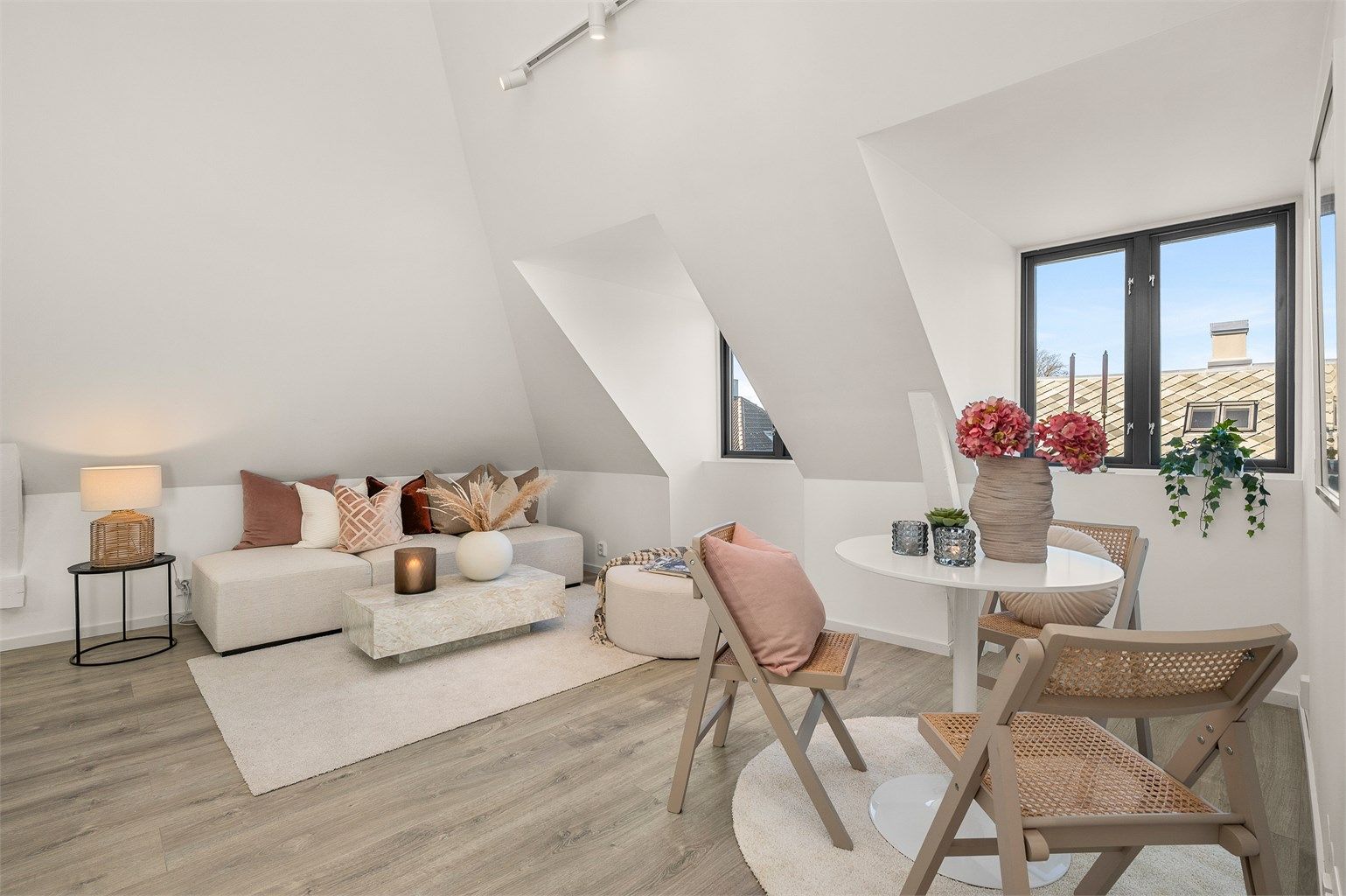 Velkommen til Båhus gate 7A - og denne lekre selveierleiligheten beliggende i et veletablert område på Møllenberg! 