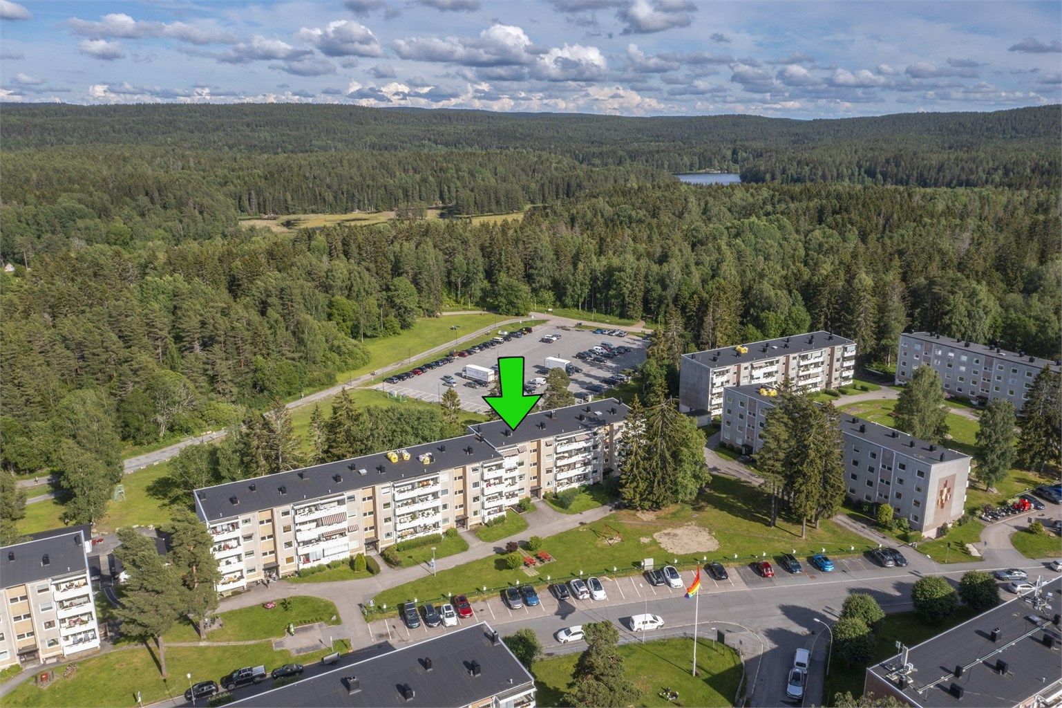 Vil du bo med marka som nærmeste nabo? 
Haraløkka borettslag ligger helt inntil markagrensa. Marka med sine uante turmuligheter sommer som vinter, befinner seg så å si i "bakgårdshagen din"!