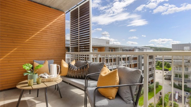 Velkommen til toppetasjen i Olaf Helsets vei 1 C.
Overbygget og sydvendt stor balkong på 11 kvm.