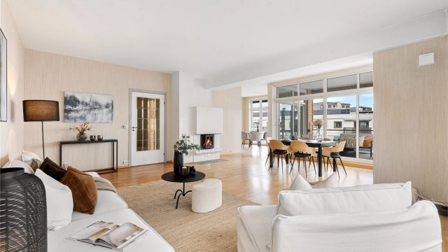 I stuen er det plass for sofagruppe, TV-seksjon, lesehjørne, spisegruppe og annet passende møblement