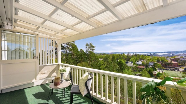 Verandaen er overbygget, og kan by på både storslått utsikt og flotte solforhold
