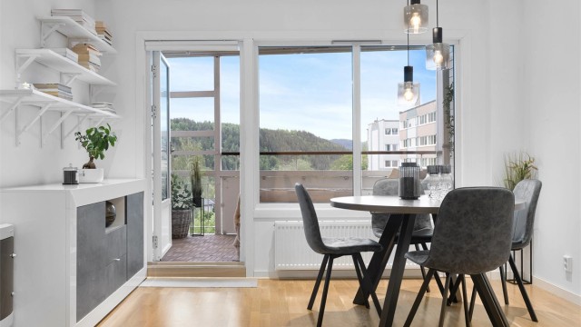 Krogsveen v/Christopher Sand ønsker velkommen til Laurits Grønlands vei 37B