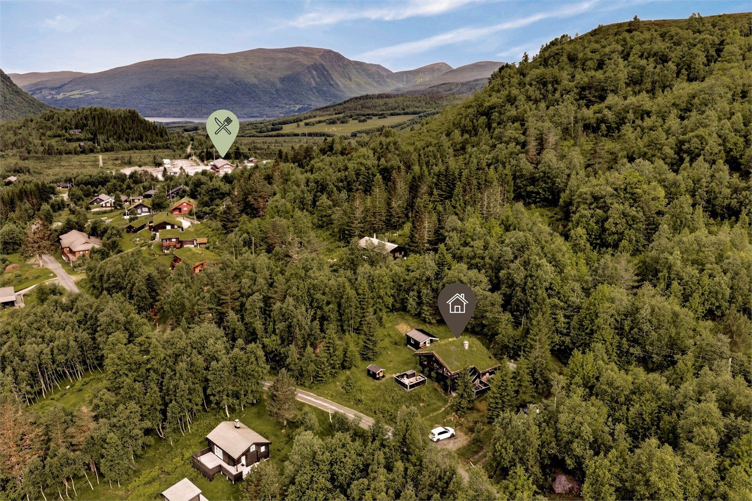 Eiendommen er på 1.245m², med sin sentrale beliggenhet på Ørskogfjellet, midt mellom Ålesund og Molde/Vestnes 