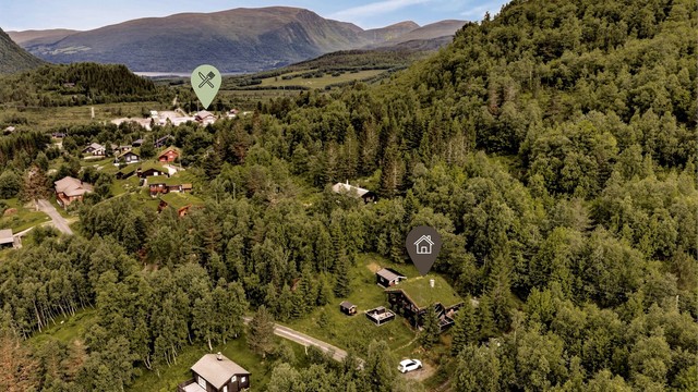 Eiendommen er på 1.245m², med sin sentrale beliggenhet på Ørskogfjellet, midt mellom Ålesund og Molde/Vestnes